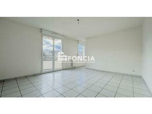 T2 au deuxième et dernier étage avec parking privé