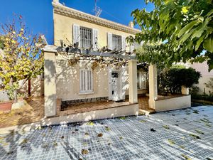 SIX-FOURS-LES-PLAGES  VILLA T6 AVEC GARAGE ET DEPENDANCE