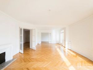 PARIS VIII - PROXIMITÉ PARC MONCEAU - RUE LOUIS MURAT - SUPERBE 7 PIÈCES AU 3E ETAGE - 234