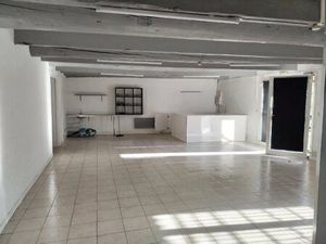 LOCAL 120 M2 A LOUER