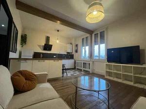 Appartement rénové à proximité du centre-ville