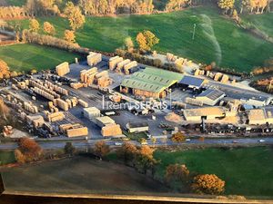 Entrepôt A Vendre - Proximité Flers-4 000 m2 env.