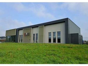 Location local d'activités MILIZAC 680 m²