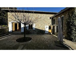 Propriété entièrement rénovée à DESAIGNES