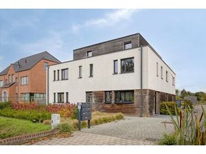 Instapklaar gelijkvloers appartement met 2 slpks en ruime tuin gelegen in Geel !