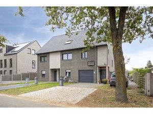 Uitzonderlijk triplex appartement van 251 m² met 5 (mogelijkheid tot 6) slaapkamers en gro