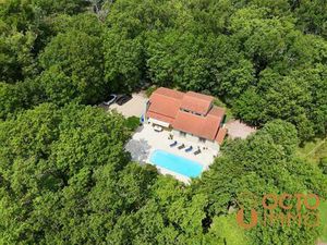 Maison au cœur d'une foret en centre ville