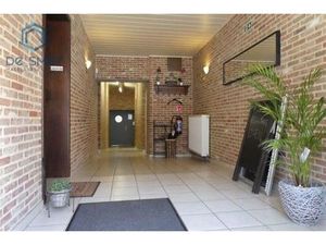 Veelzijdige Woning om te Vormen naar woning  Zonnig Terras en Grote Tuin in het Charmante 