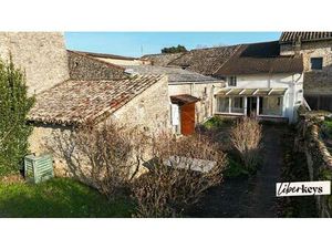 MAISON DE VILLAGE- cour- ET DÉPENDANCES