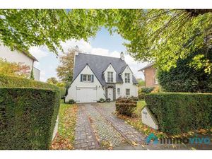 Ruime te renoveren villa op 925 m² op toplocatie