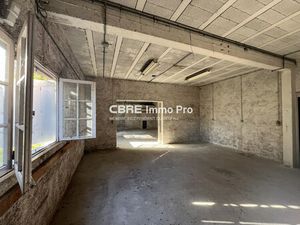 Location Local commercial 281m²