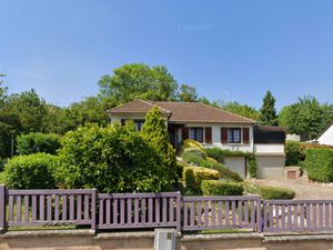 Maison de plain-pied avec sous-sol total sur 940 m2 de terr