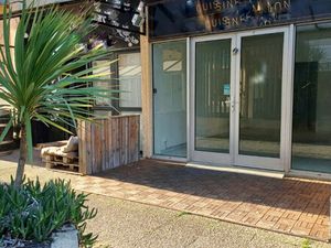 HOURTIN Port Murs local commercial professionnel à vendre