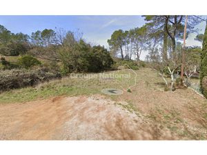 Terrain constructible plat 1003m²