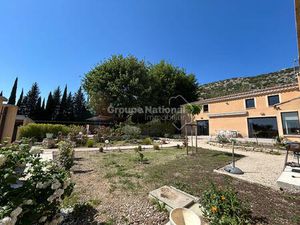 Belle maison de type bastide provençale d'environ 280 m² sur parcelle de 1517 m² avec...