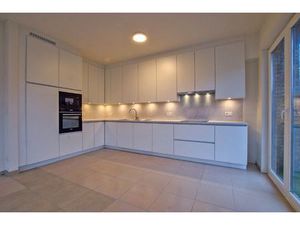 Goed gelegen gerenoveerd 2-slaapkamerappartement op 1ste verdieping (70m²) te Nieuwpoort.