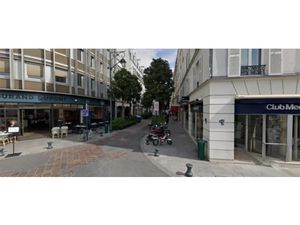 OPPORTUNITÉ D'ANGLE-PLACE DU MARCHÉ