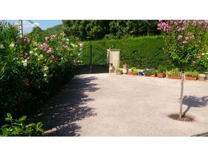 Bel appartement de type 4 situé en rez-de-chaussée avec jardin