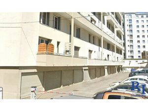 Garage fermé dans cours Immeuble Foch Ferrié GRENOBLE