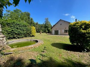 Pavillon sur plus de 12 hectares de terrain