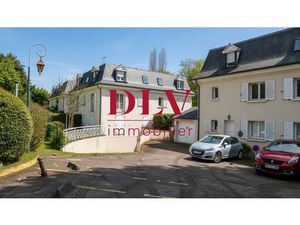 FONTAINEBLEAU - STUDIO DE 30M² VUE JARDIN AVEC UN BOX