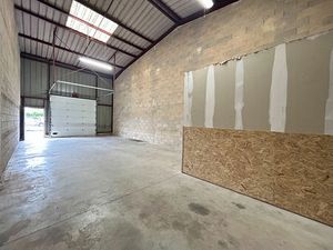 Location local commercial 100m2 Isles-sur-Suippe 51110 - 430 € - Surface Privée