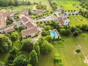 Impressionnante Maison de Campagne de 4 Chambres et Maison d’Amis  Piscine  Granges ...