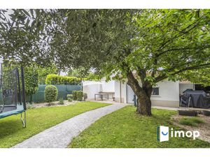 Belle maison avec extérieur