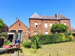 Immeuble avec des bâtiments