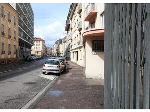 Local commercial 2 pièces 49 m² en rez-de-chaussée à vendre à Metz Sablon