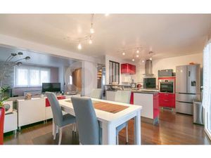 Maison Coubron 95 m² T-5 à vendre  299 000 €