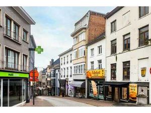 Commerce avec potentiel locatif dans emplacement de choix