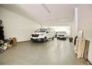Entreprôt + bureaux. Possibilité vitrine!