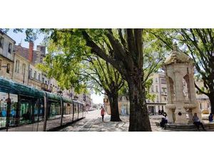 Location Appartement 3 pièces à Bordeaux (33000) : à louer 3 pièces / 80m² Bordeaux