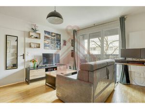 Appartement 2 pièces - proche ligne 14 - Refait a neuf