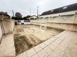 Terrain avec dépendance ? Zone pavillonnaire ? Fort potentiel