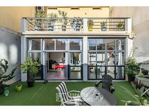 Maison de ville : Volume Contemporain et Potentiel de Surélévation