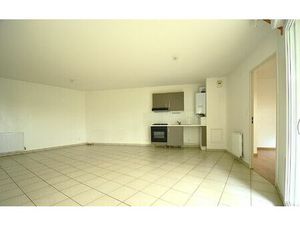 Location appartement  m² T-3 à Saint-Priest  890 €