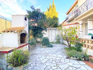 UNE MAISON DE VILLE AVEC 5 CHAMBRES  GARAGE  A PERPIGNAN SUD