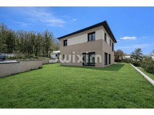 Maison individuelle T6 de 140m2 sur terrain de 646m2!