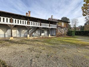 Maison Faramans 9 pièce(s) 245 m2  dépendances  potentiel 