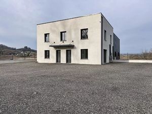 Location Local commercial 4 pièces 100 m2 à Nivolas-Vermelle