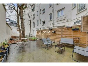 Appartement rénové avec cour arborée – Rue Nollet  Paris 17ᵉ
