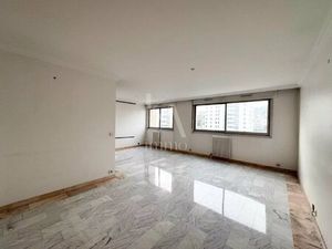 5 pièces avec 3 ou 4 chambres - A Rénover - véranda + boxe