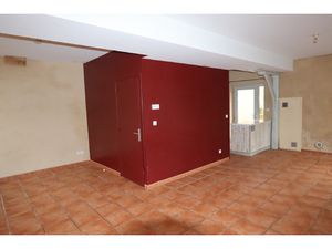 Maison dans le centre de Narcy