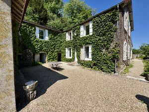 Entre Houdan et Mantes Propriété ancienne de 153 m2 avec ter