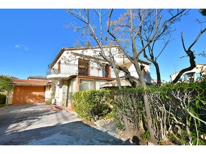 MAISON 8 PIÈCES - GROS POTENTIEL