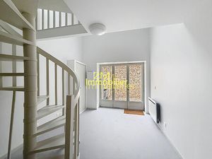 Appartement 1 pièce en duplex à louer à Vaux-le-Pénil en centre-ville au calme