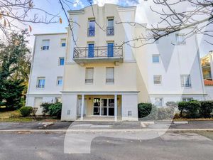 Appartement T2 50 M² au pied de la Chézine avec cave et box fermé.