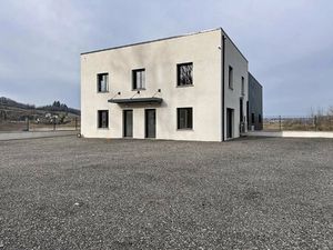 BUREAUX À LOUER – 100 m² AVEC GRAND ESPACE EXTÉRIEUR PRIVATIF